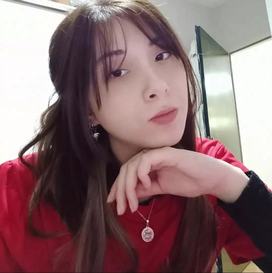 Do I look too feminine for others liking ?