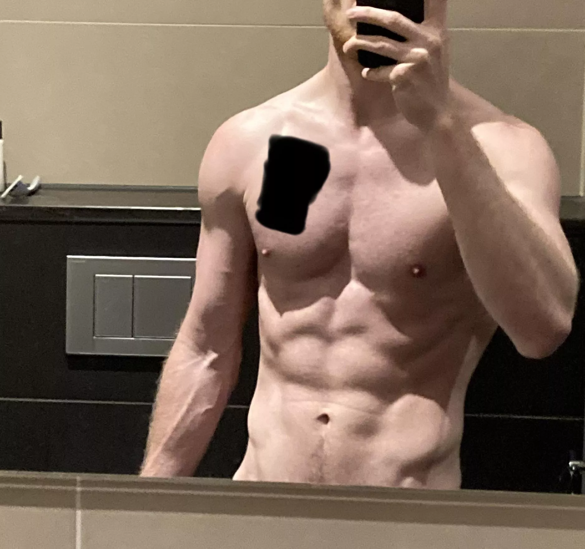 Feeling good after my workout [m]