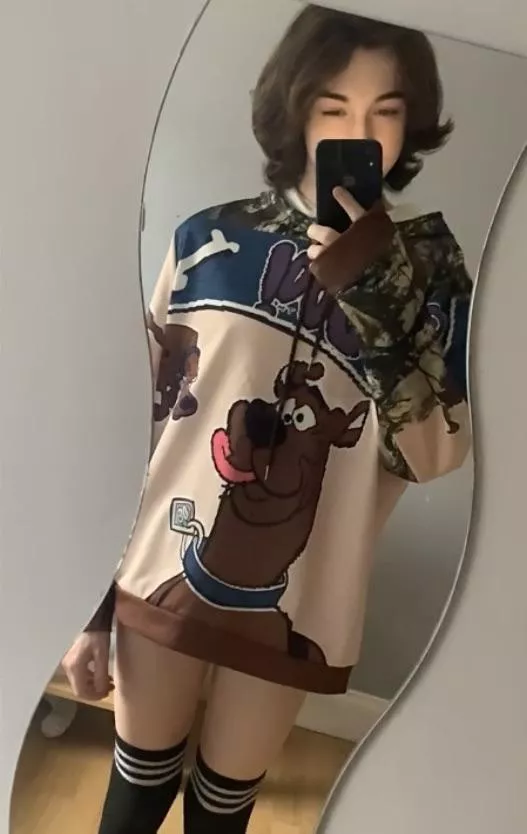 femboy with da hoodie :3