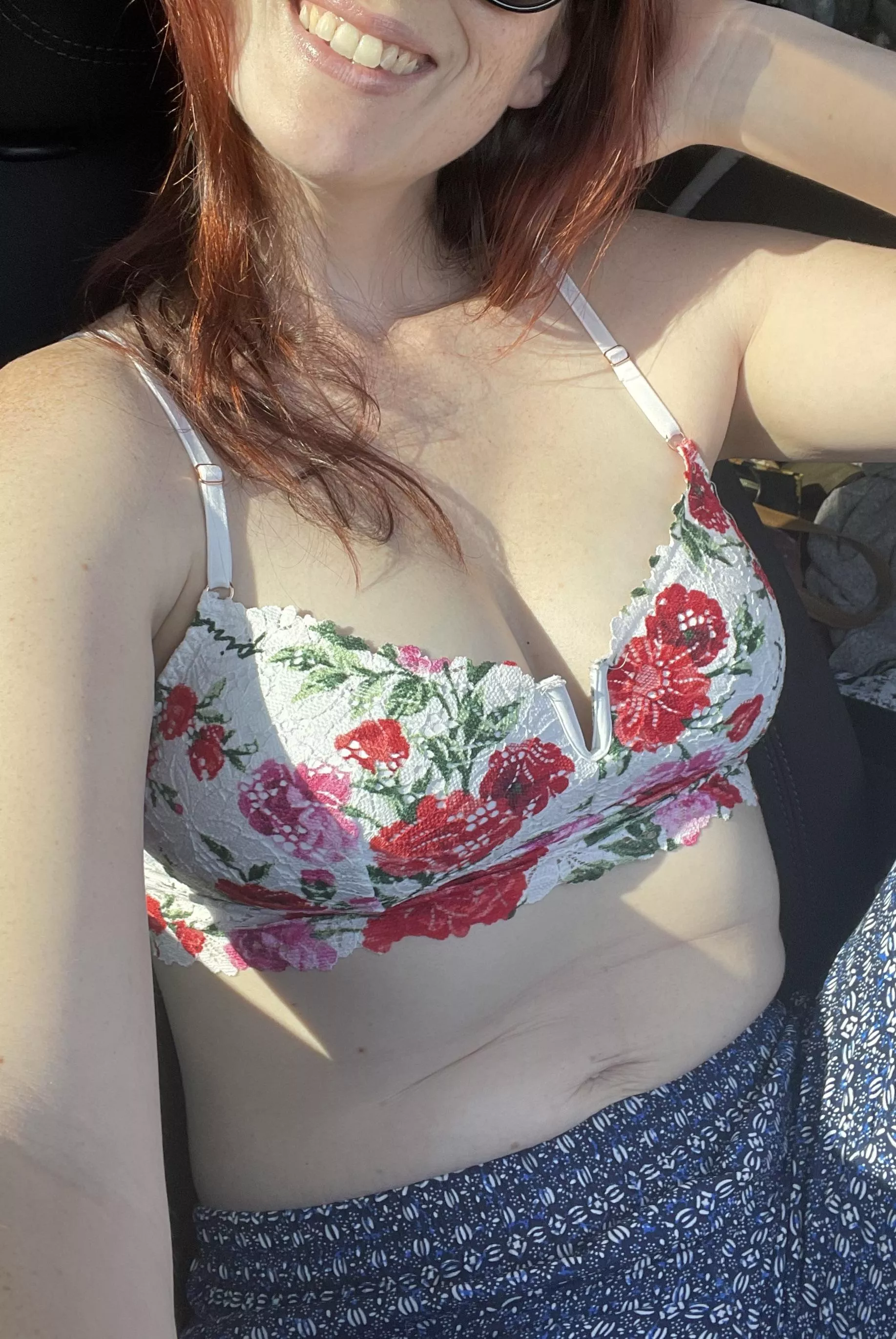 Floral design and smiles [f]