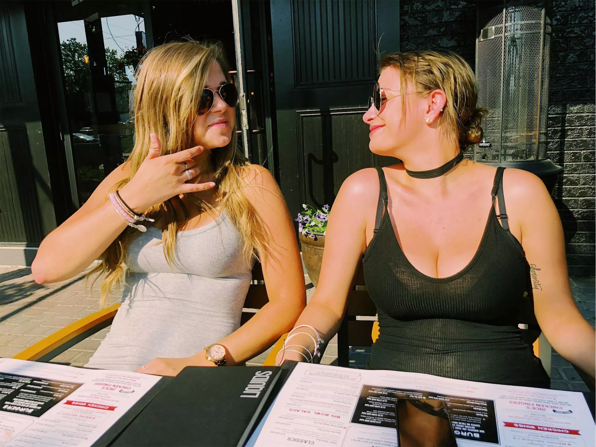 Her friend's face says it all 😏