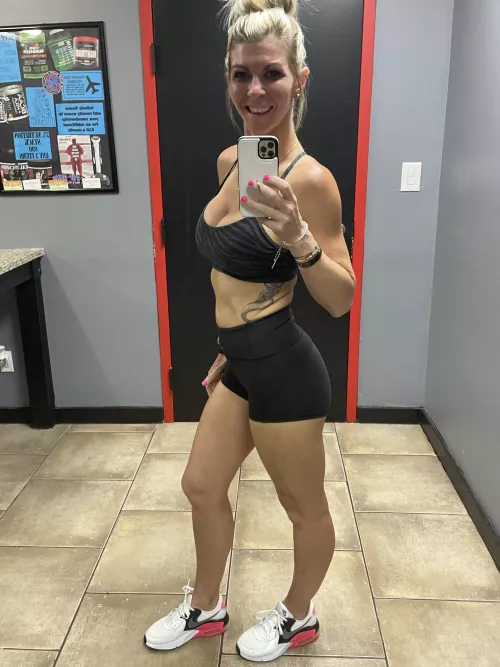 I can’t imagine why everyone at the gym kept looking at me! Maybe it’s my smile!