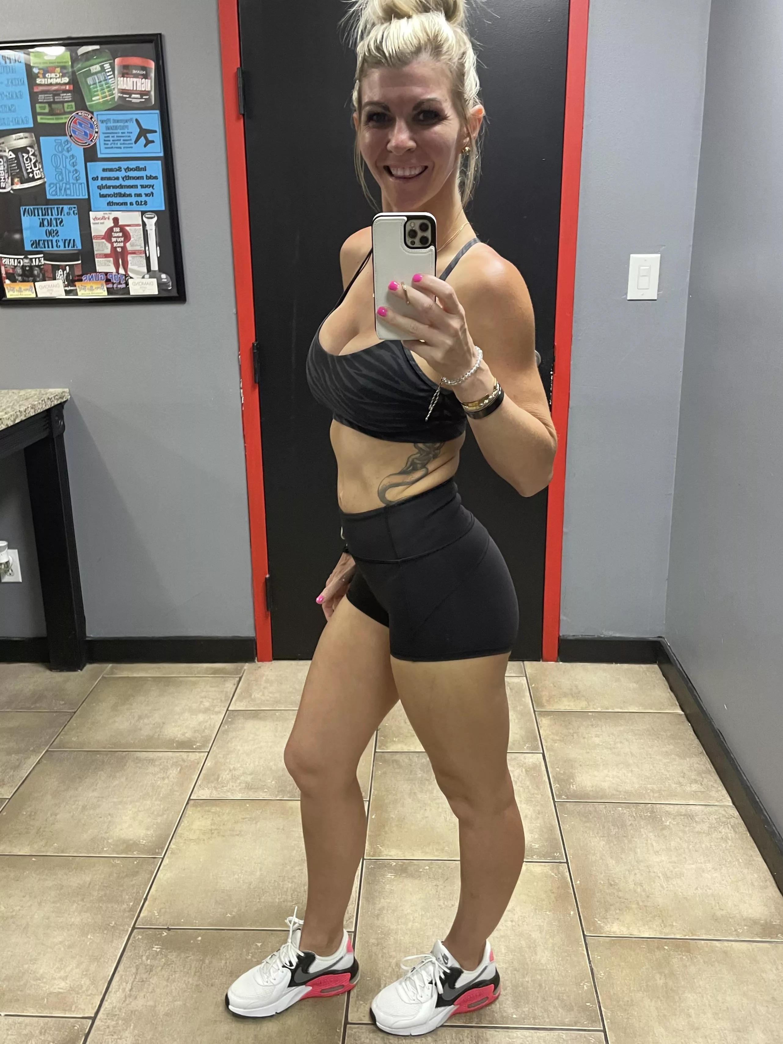 I can’t imagine why everyone at the gym kept looking at me! Maybe it’s my smile!