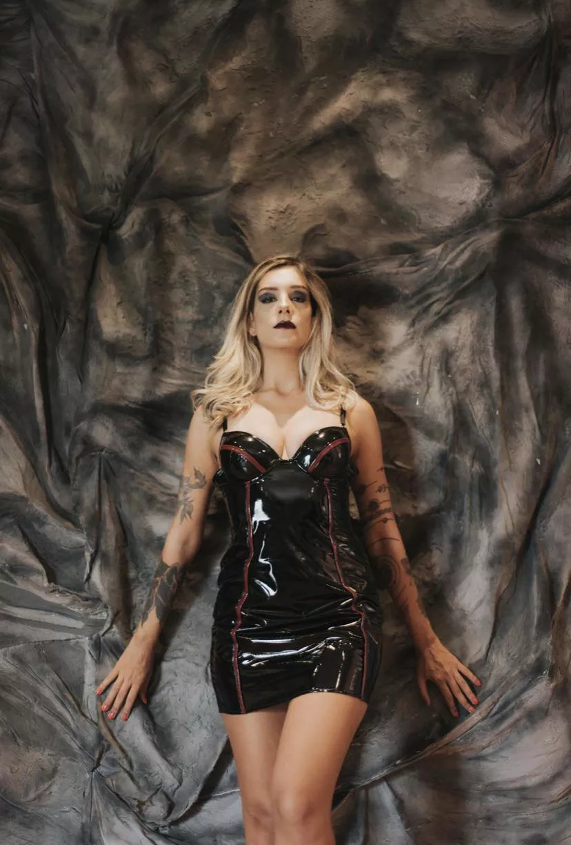 Just your metalhead gf riding you for the first time ♡