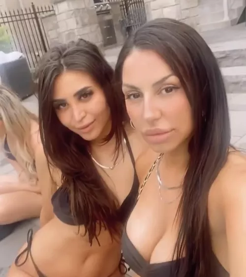 Left or right big lips