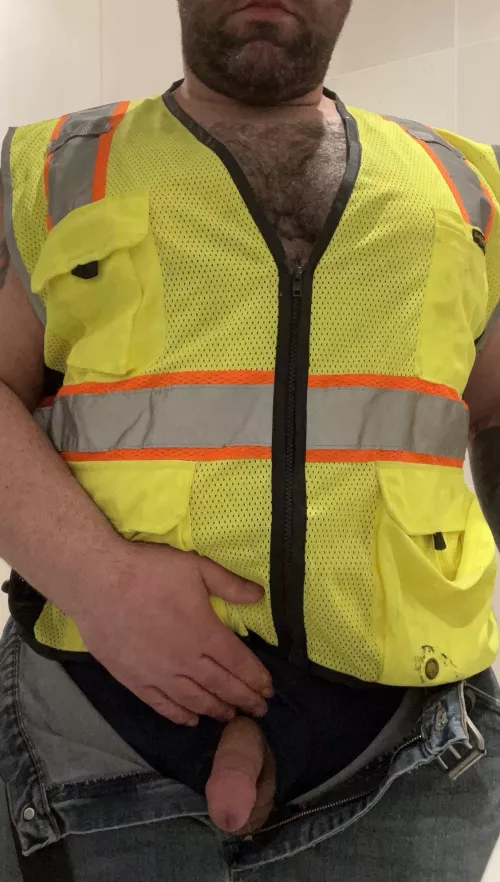 My laborer didn’t believe me when I told him I would fuck his mouth the next time I caught him slackin off. I’m a man of my word!🐻😈