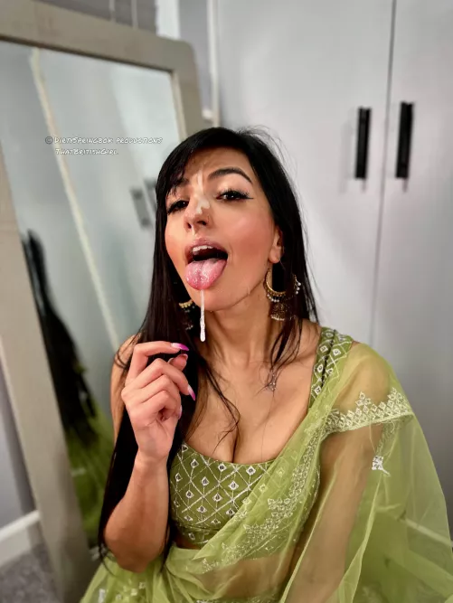 Perfect Pakistani cumslut 😈