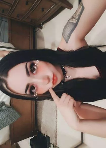 Say hi if you want sissies to send you rendom pics