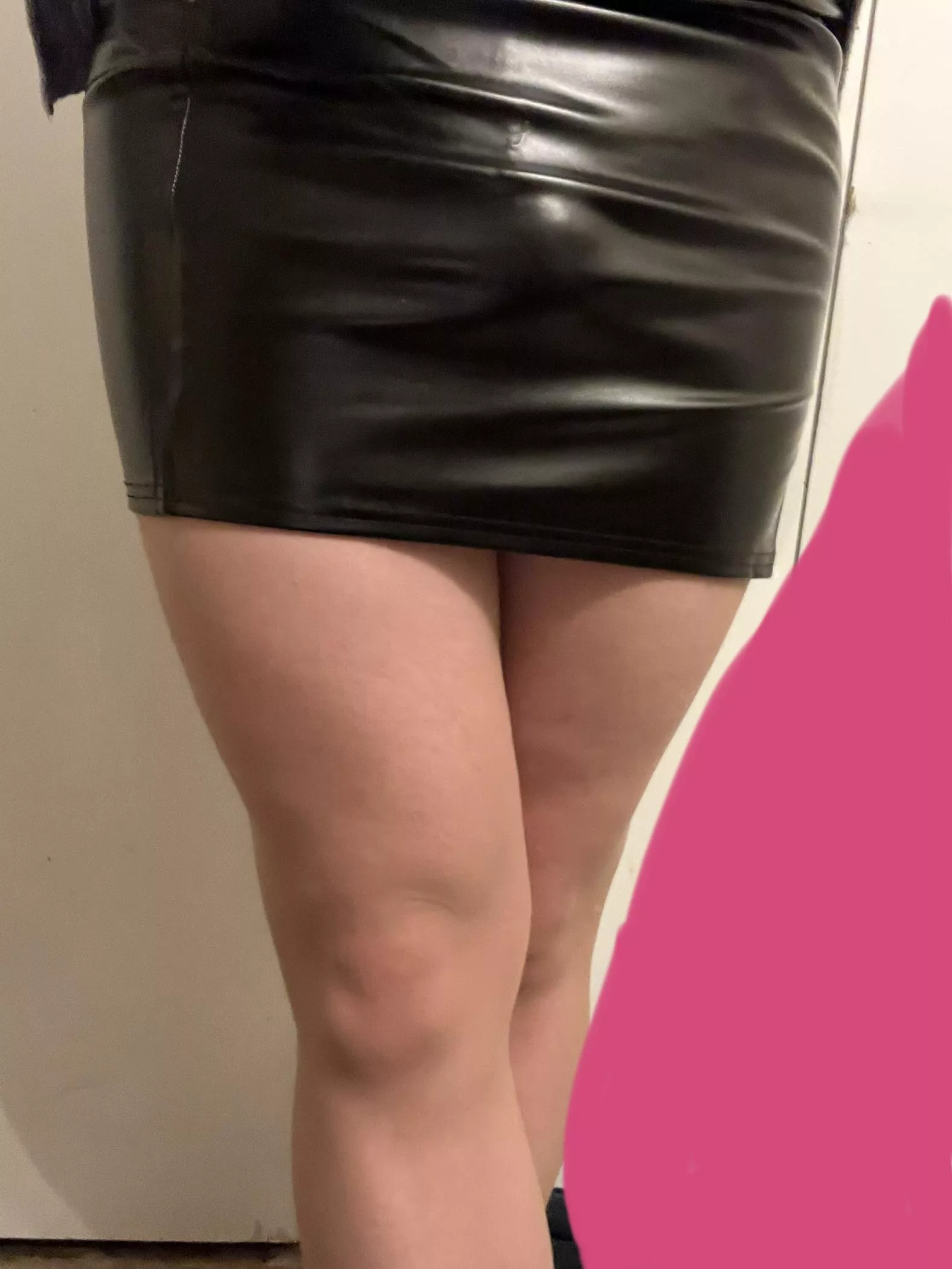 Smol bulge in new leather pencil skirt hehe