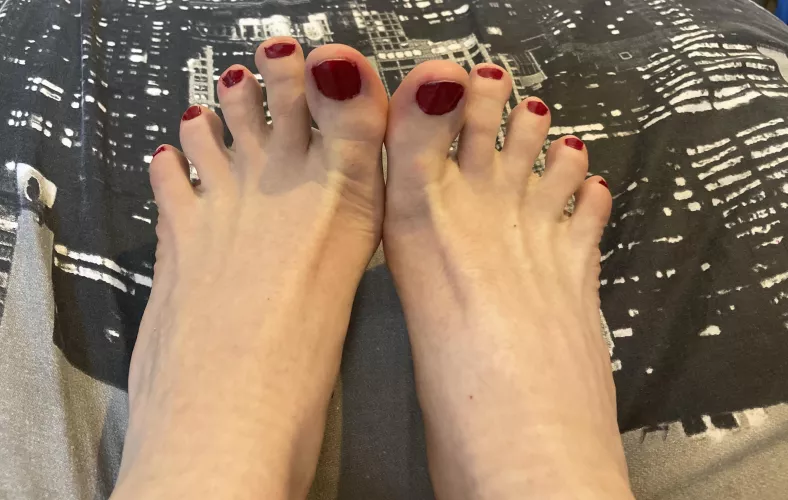 Someone please slide there tongue between my toes