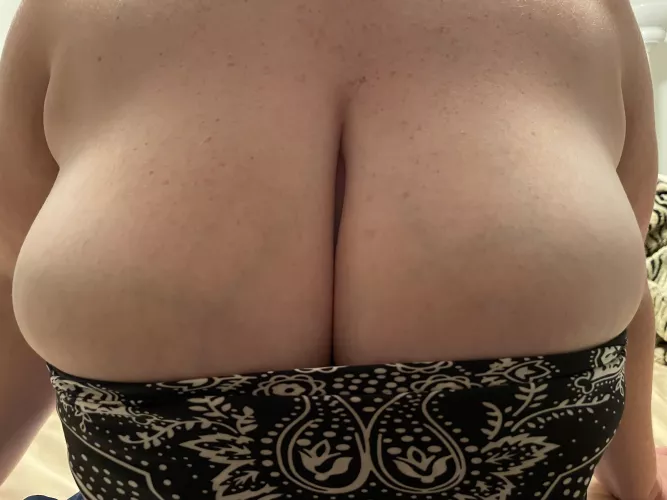 They just wanna bust out so badly! 🥵