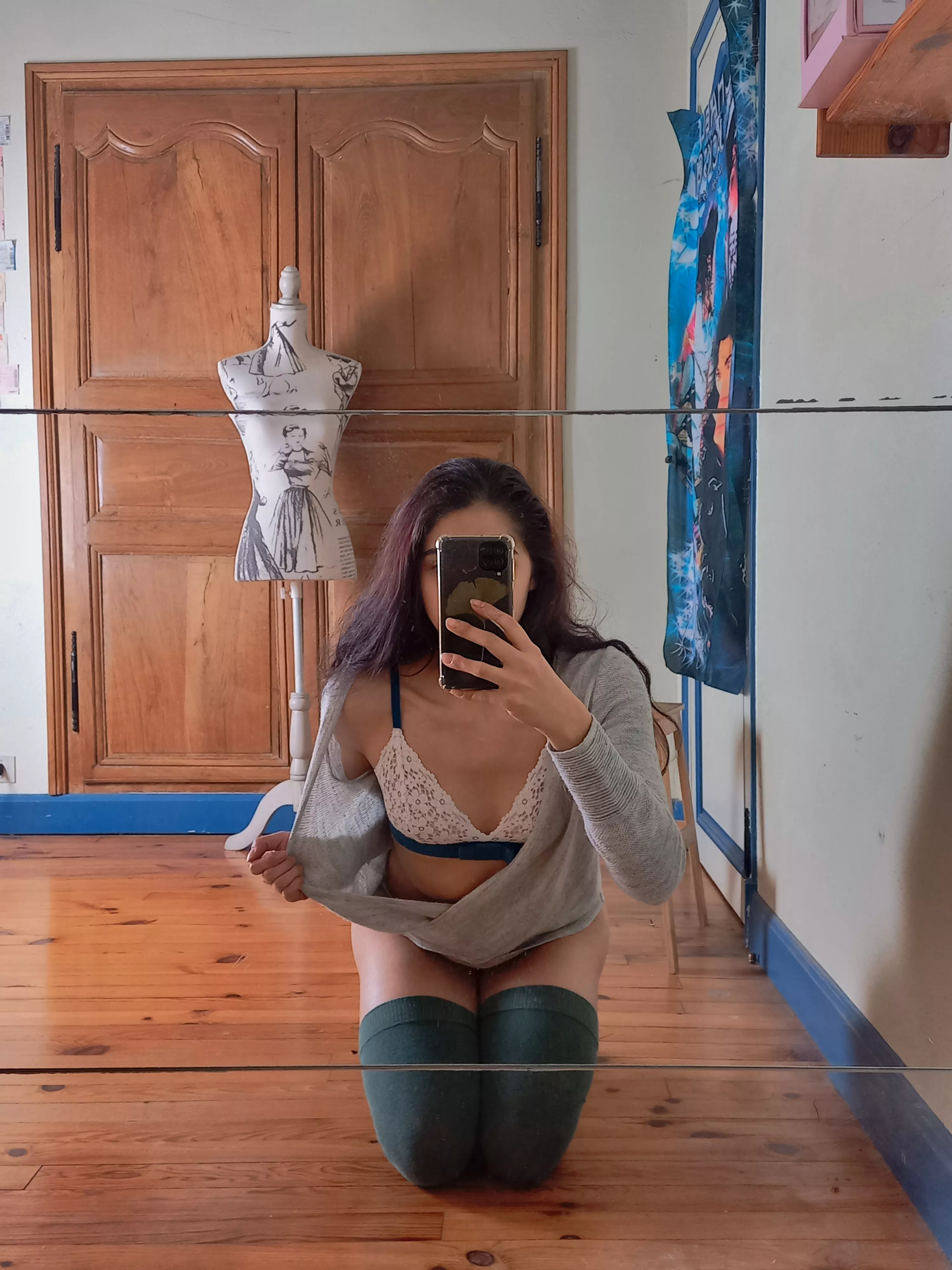 This cache-coeur is too revealing for going out but perfect for a mirror selfie