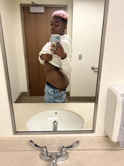 Who wants to mess up my makeup and my ass🤤