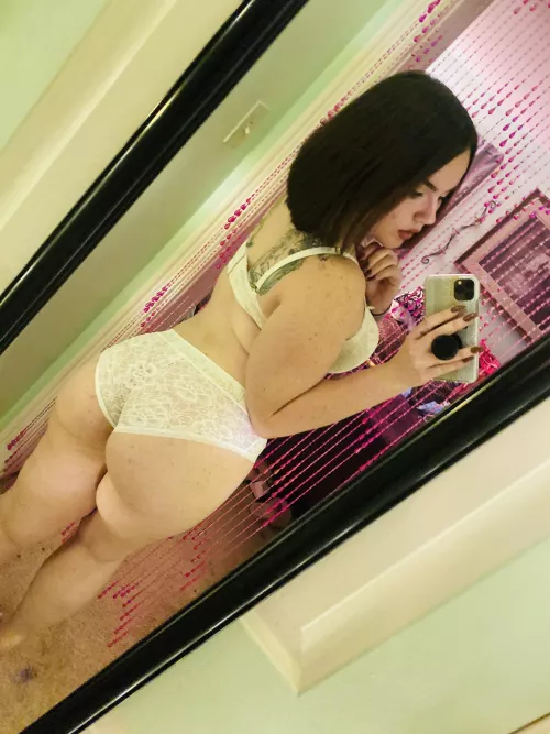 Would you ruin my pretty white set? 😈