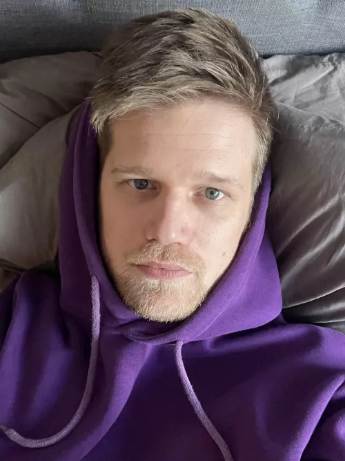 [33] wanna cuddle bro? Dm