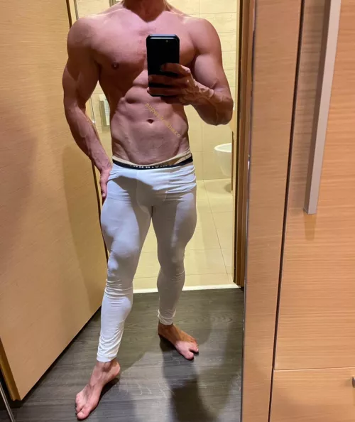 After a personal training session with my clients, I feel so horny.. could someone worship me?