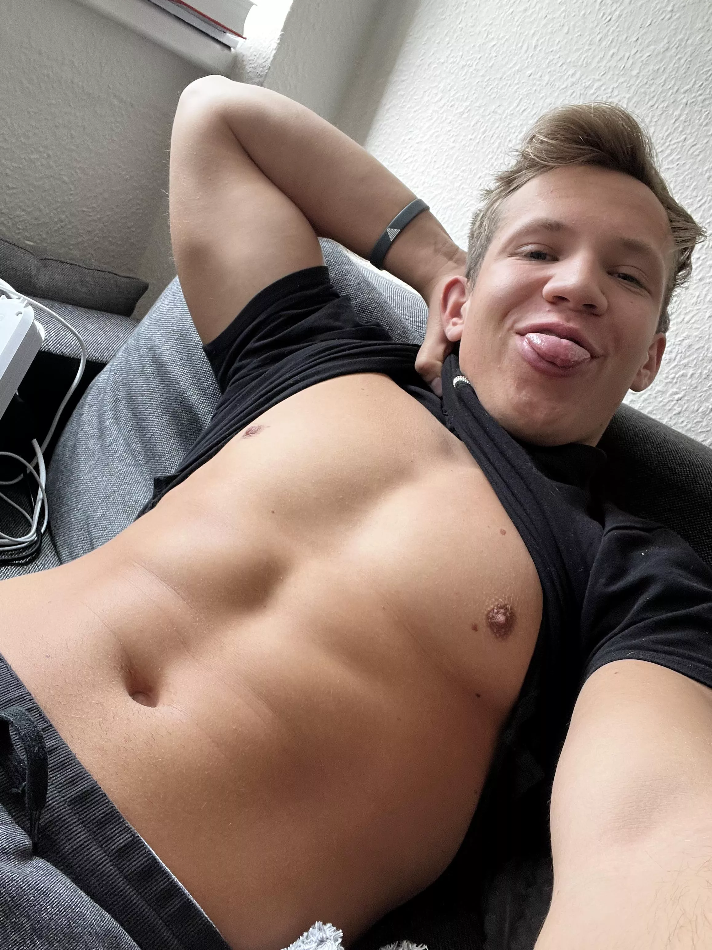 Chilling right after breakfast👀🔥