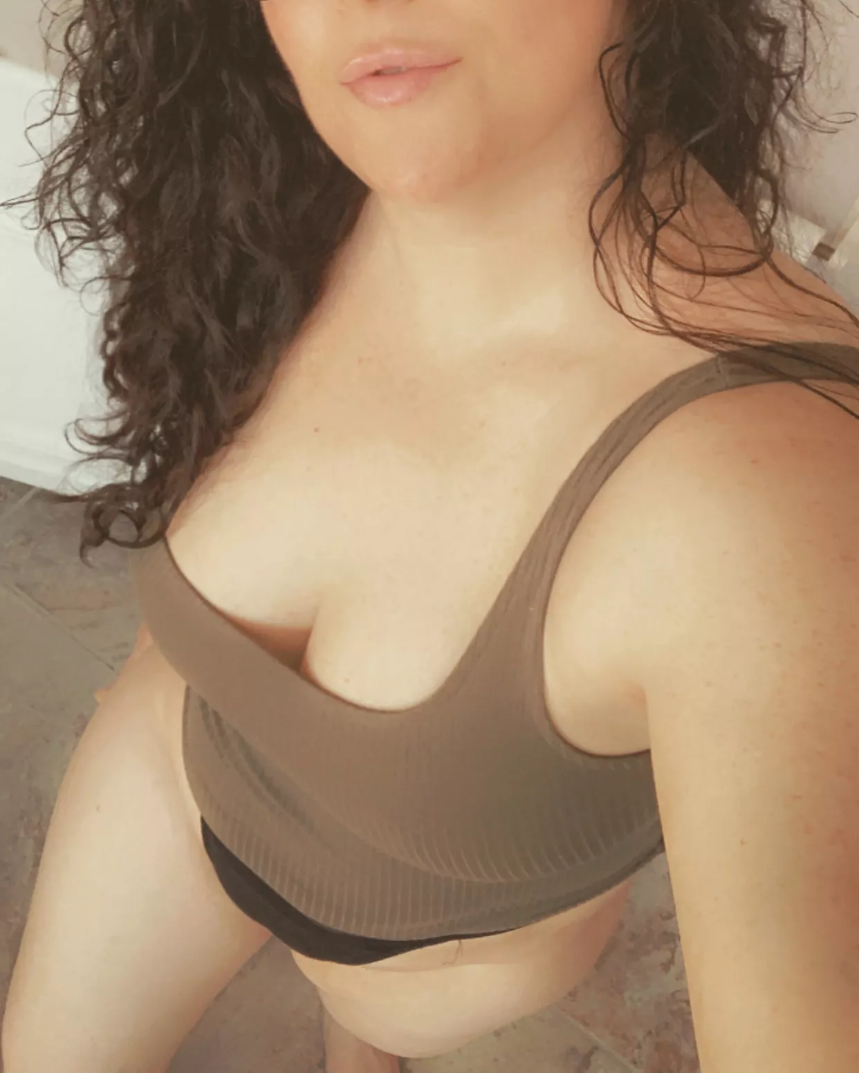 freshly showered and ready to meet my husbands friend again