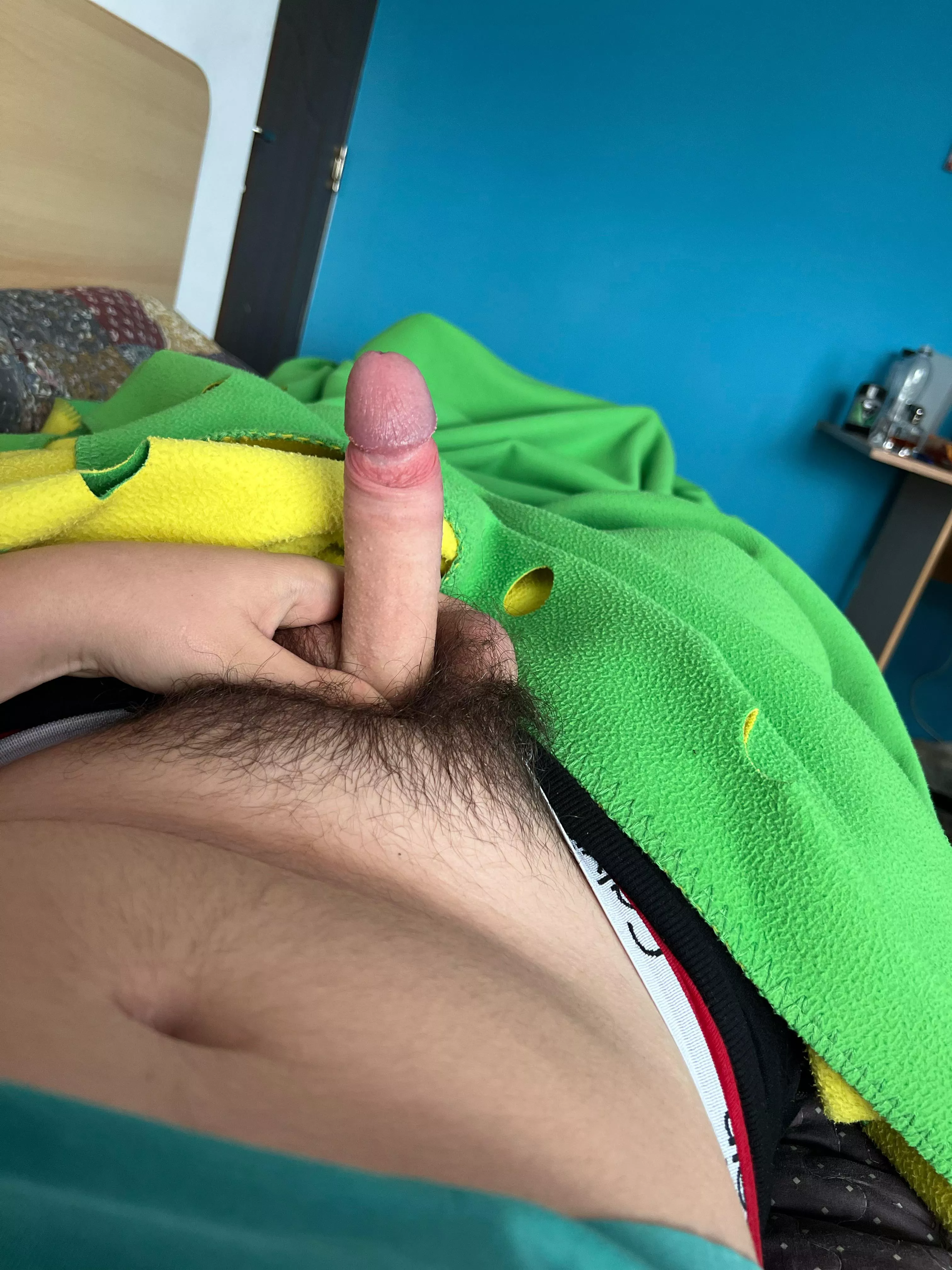 horny , dm me everyonee