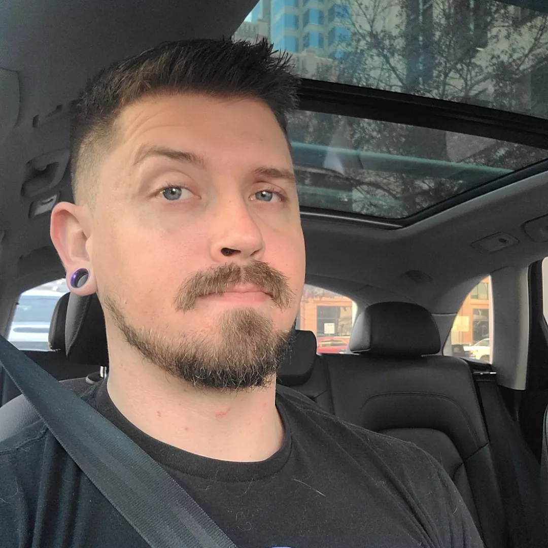 I don't know what this face is, but my eyes are lookin super blue here 🤠