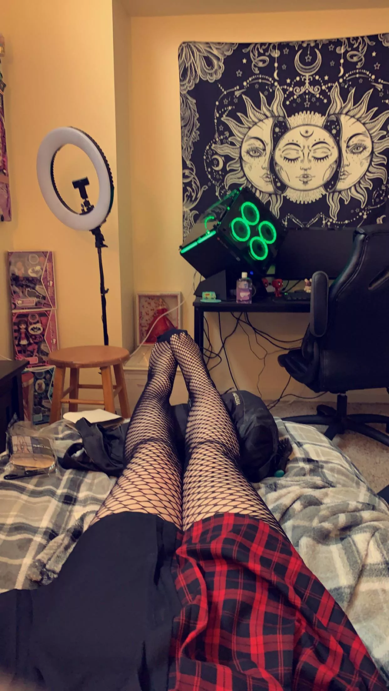 I love fishnets 🥺