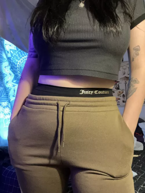 I love to be comfy [21F]