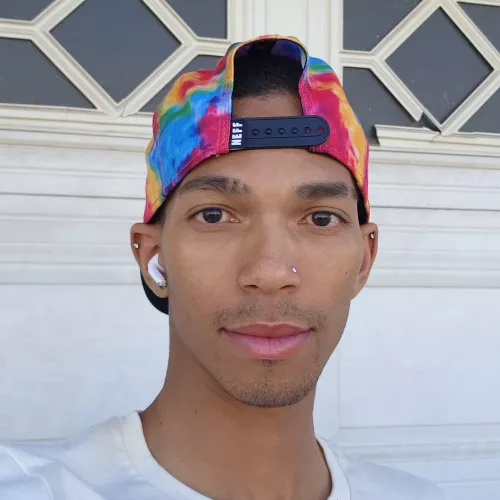 I love Tye Dye, especially this hat 💛