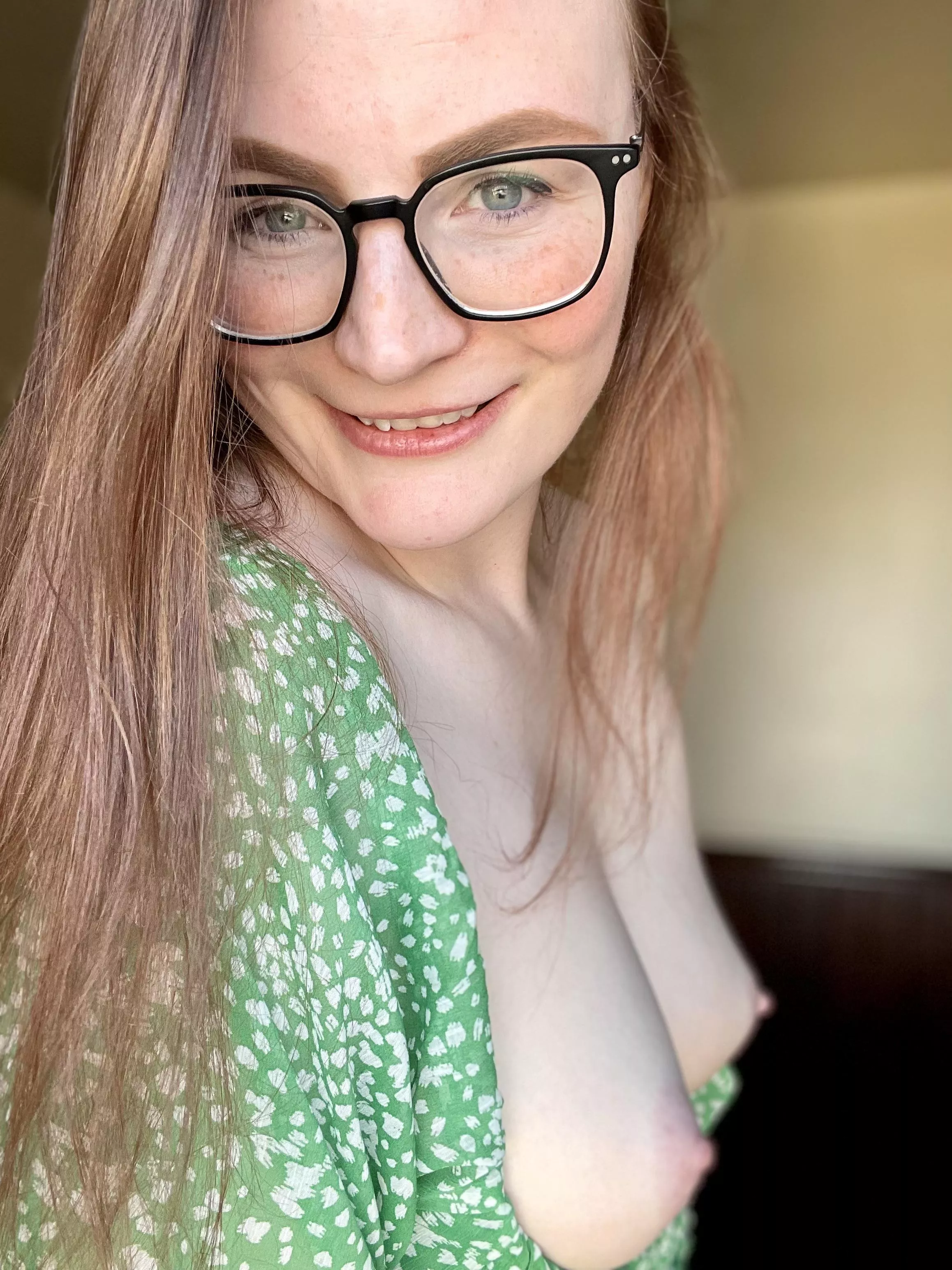 If you like cute redheads in glasses, I’m your girl