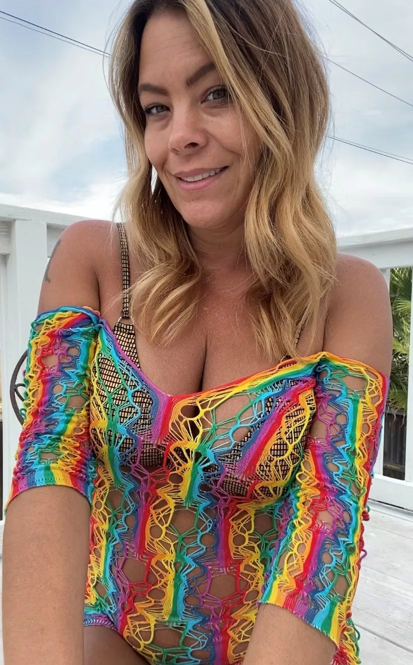 I'm still hungover. I'm horny. Happy Sunday from this 43yo MILF :) [F]