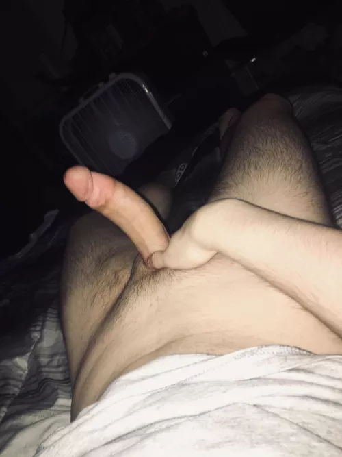 Just turned 18 looking for dudes bigger than me