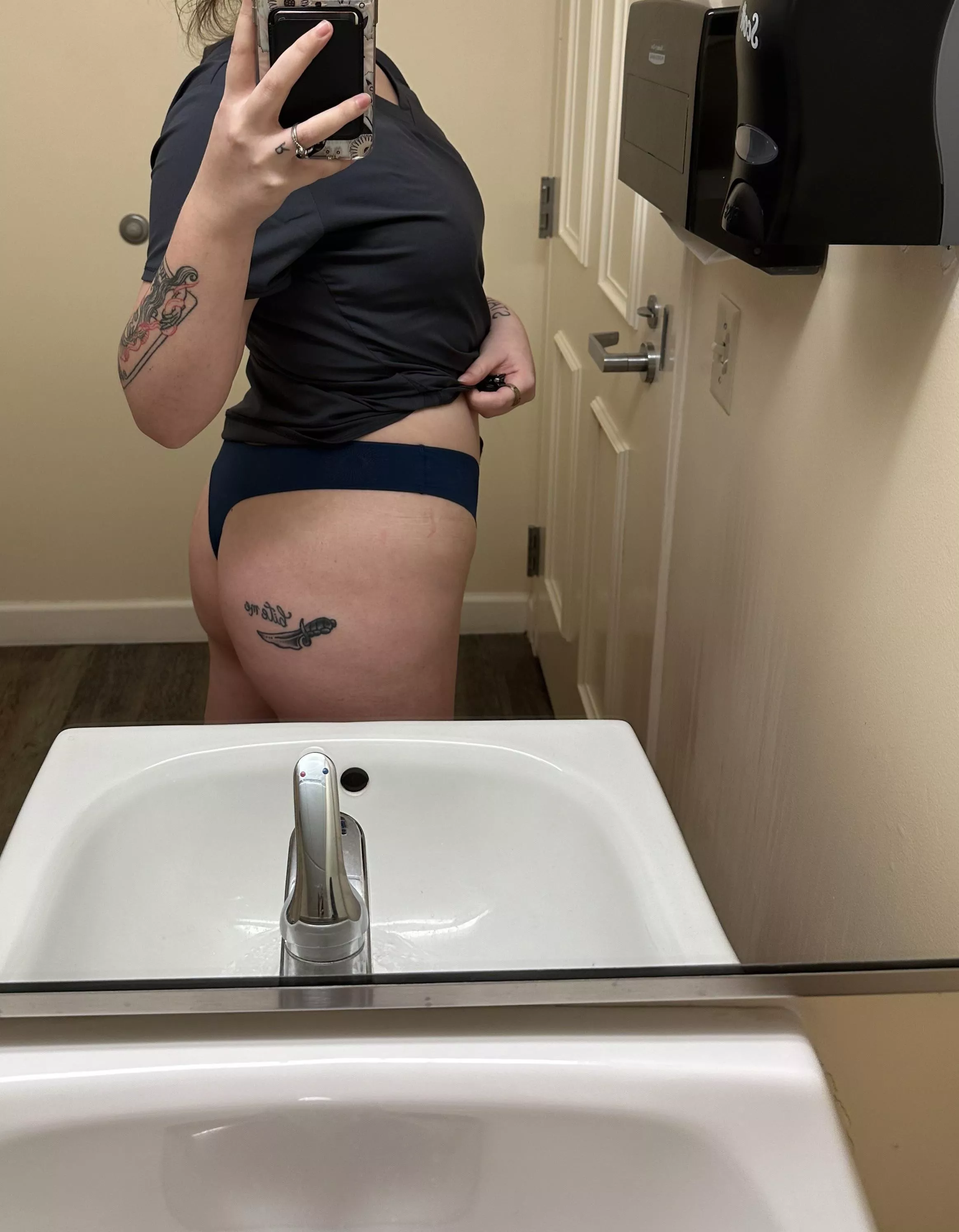 Meet me in the bathroom on my break😈