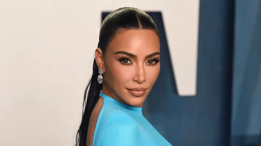 Need someone to help me pic which Kim k pic I should nut to