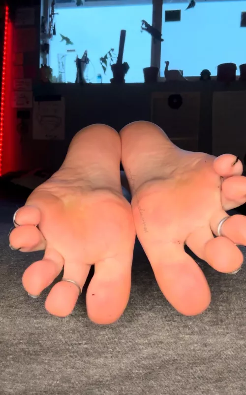 spread and ready to take whatever you’ve got 😈