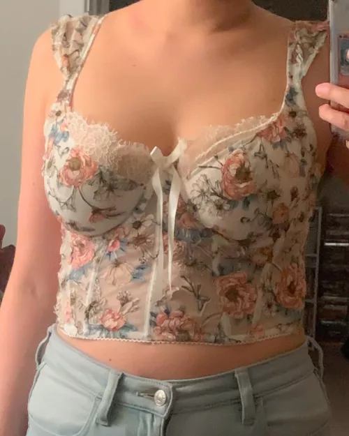 Tight corset & light wash jeans