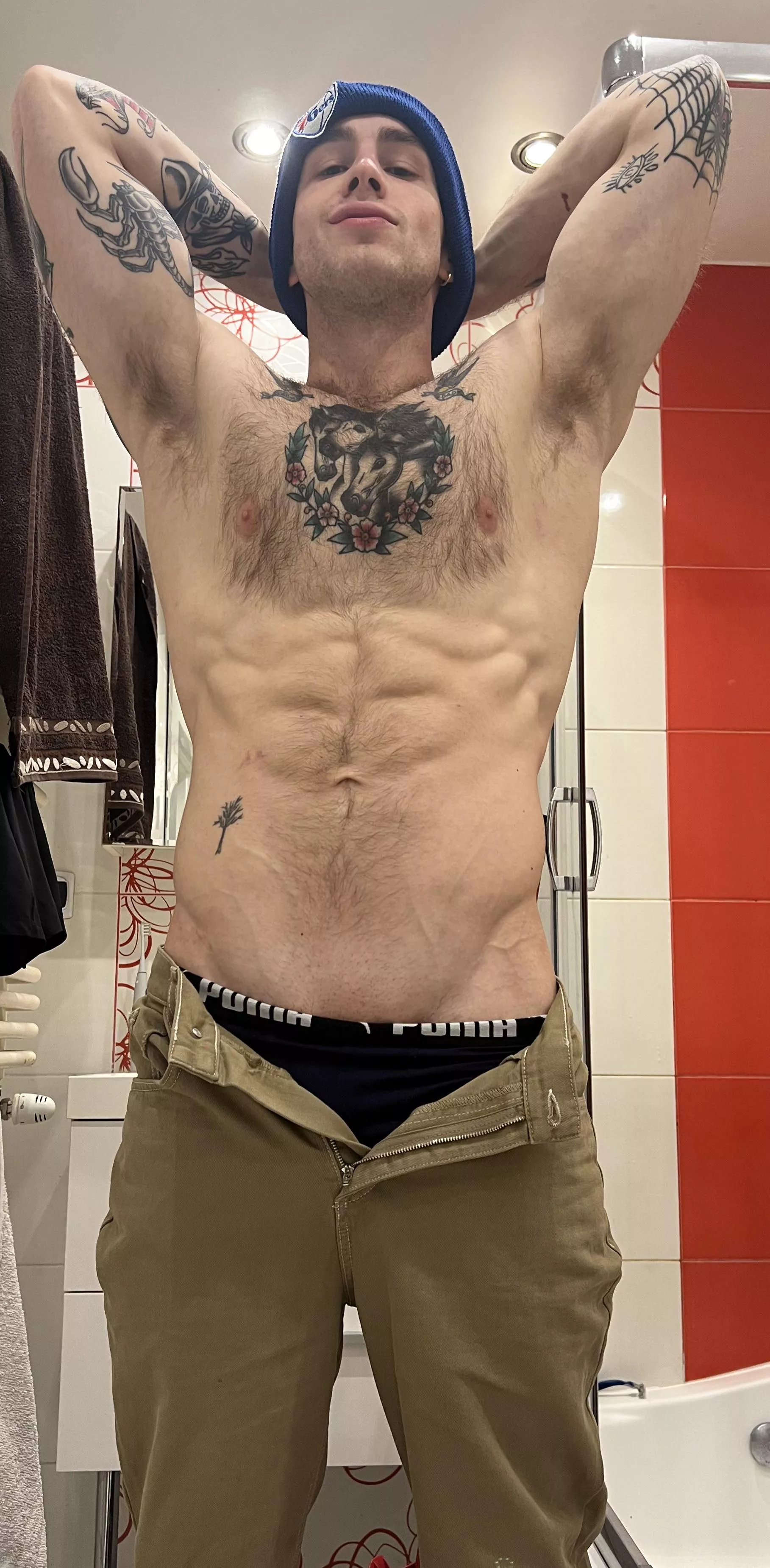 Which arm u choosin first;)