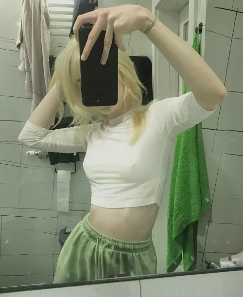 Who needs a bra anyway 🙄