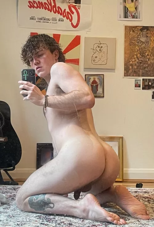 Who wants to fuck me on this rug?