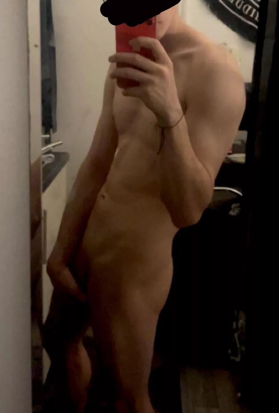 Who wants to see under the hand? 🫢 m