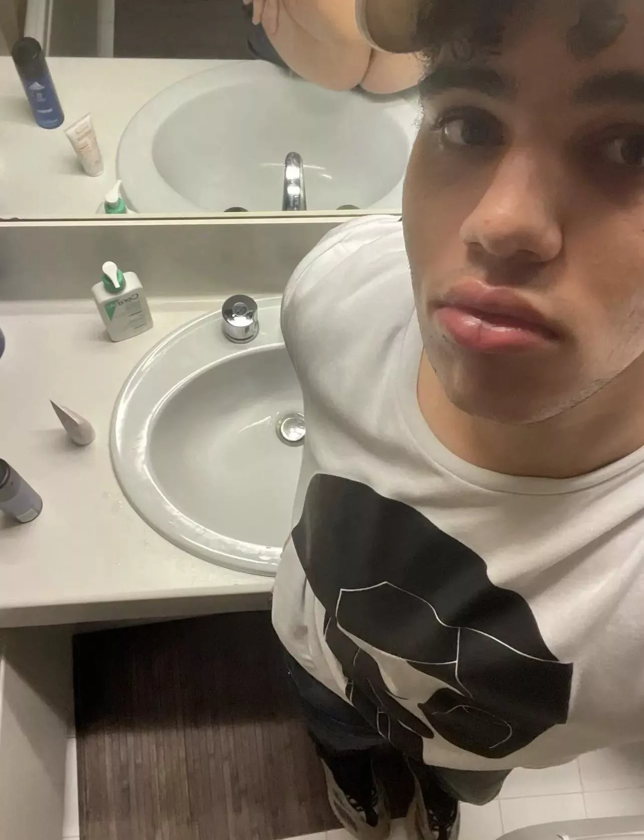 18, sub bicurious slut wanting to video chat now send face and cock, snap: bubbleboytoy