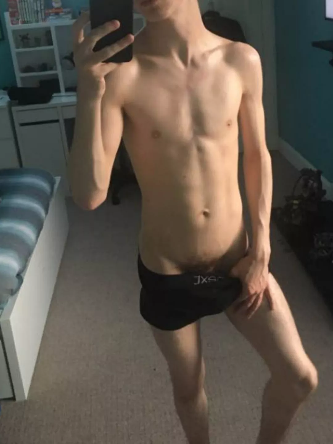 19 twink boreeed 🤩