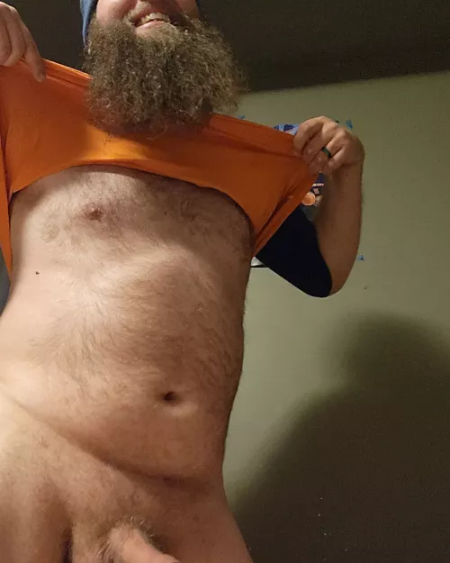 A 🐻 Who'd rather sleep naked than in PJs. 😅😅