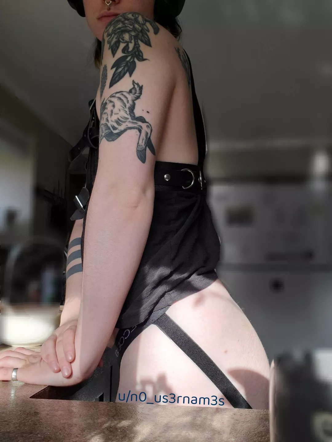 Daddy's boi doing the dishes in style