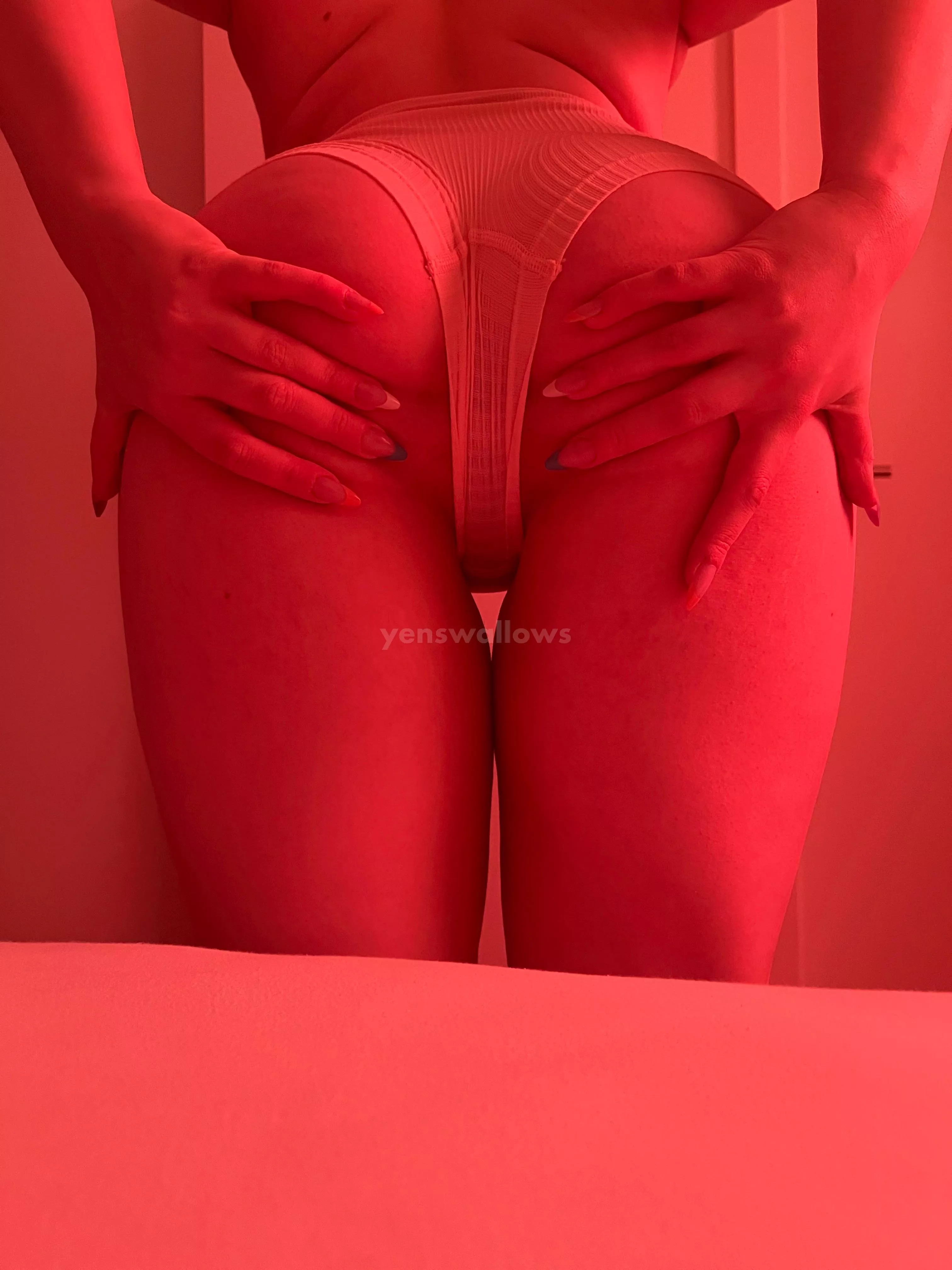 Do you like my perfect tiny triangle gap? 🥵
