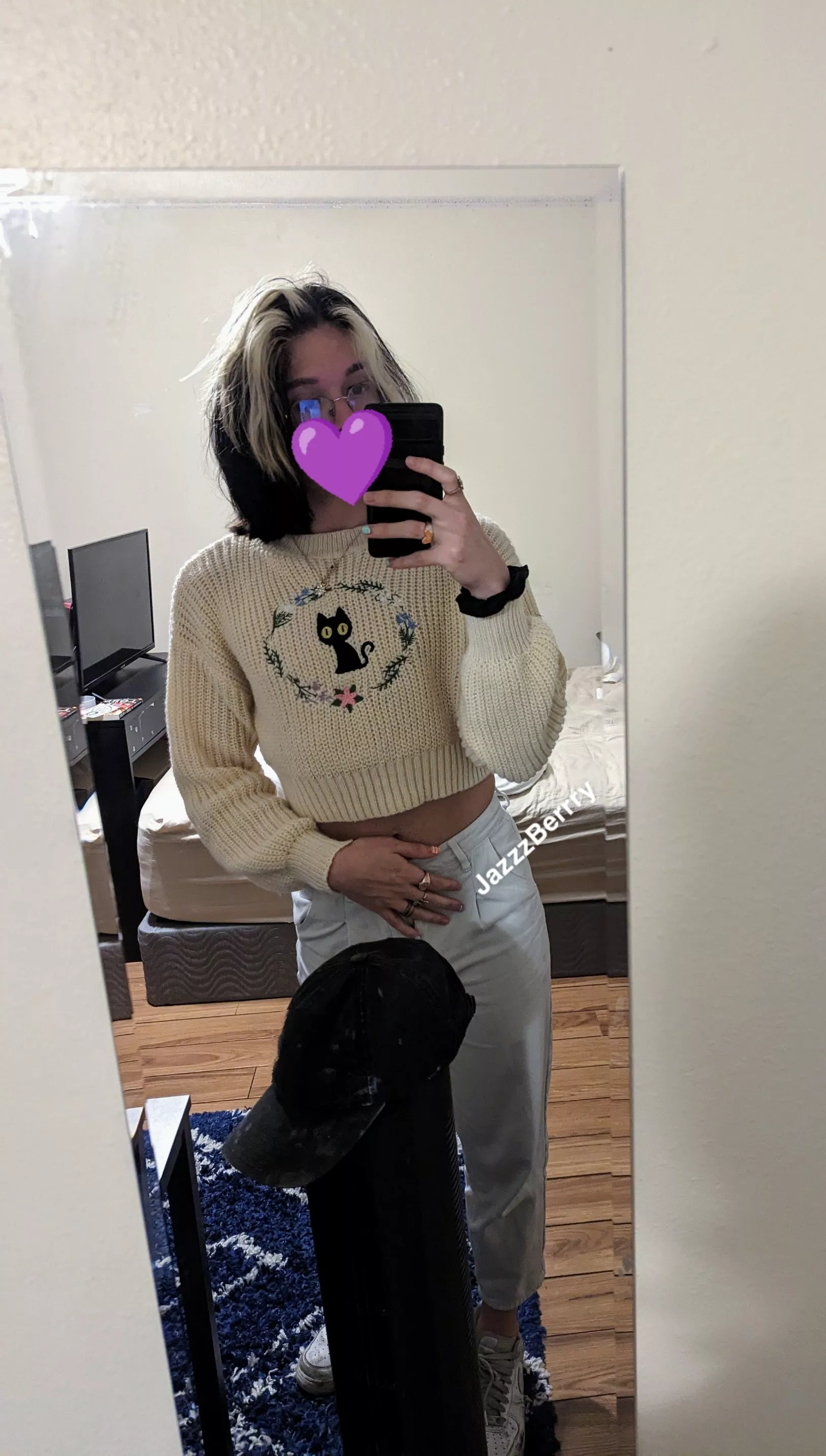 femboy in cat sweater :3