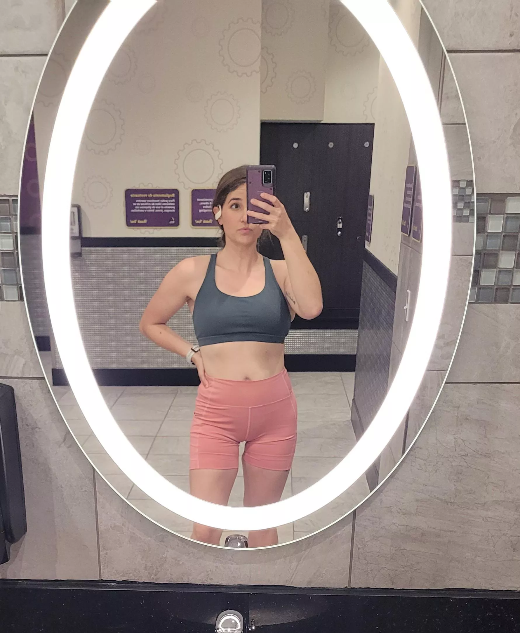 Figured I'd try a different mirror today 😅
