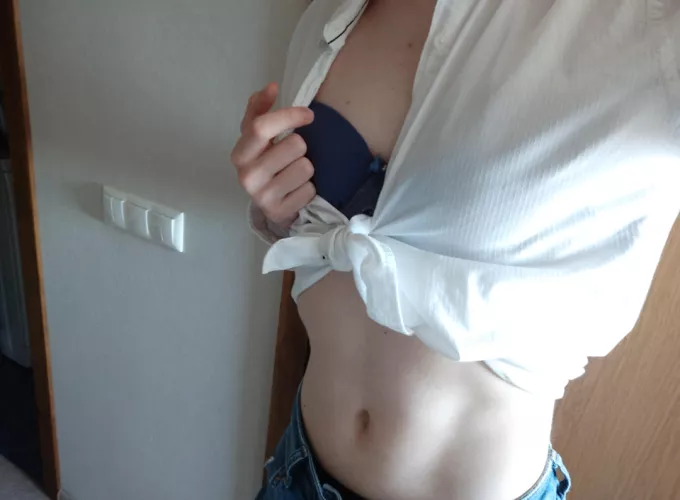 Hello boys, do you like having fun with slutty girls? ;)