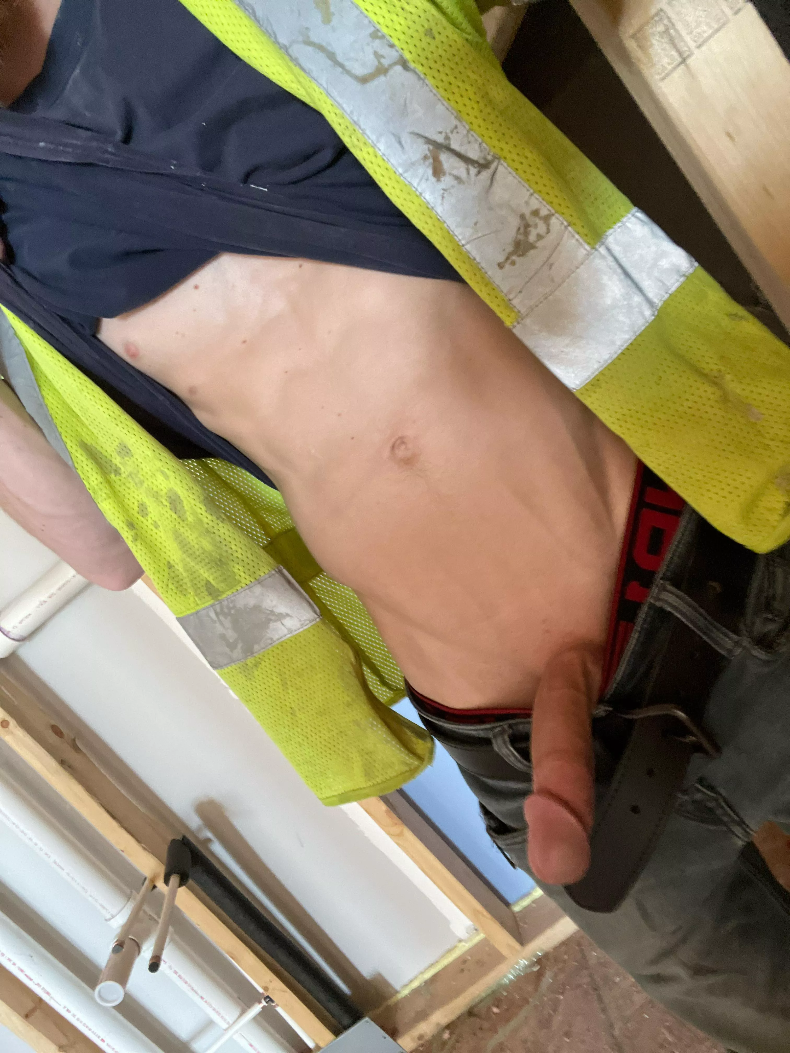 Horny at work hmu pleaseeee