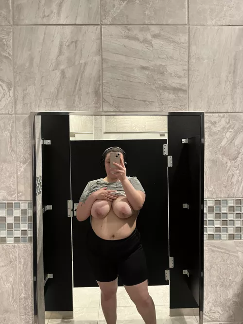 I wish I could fuck someone in the locker room