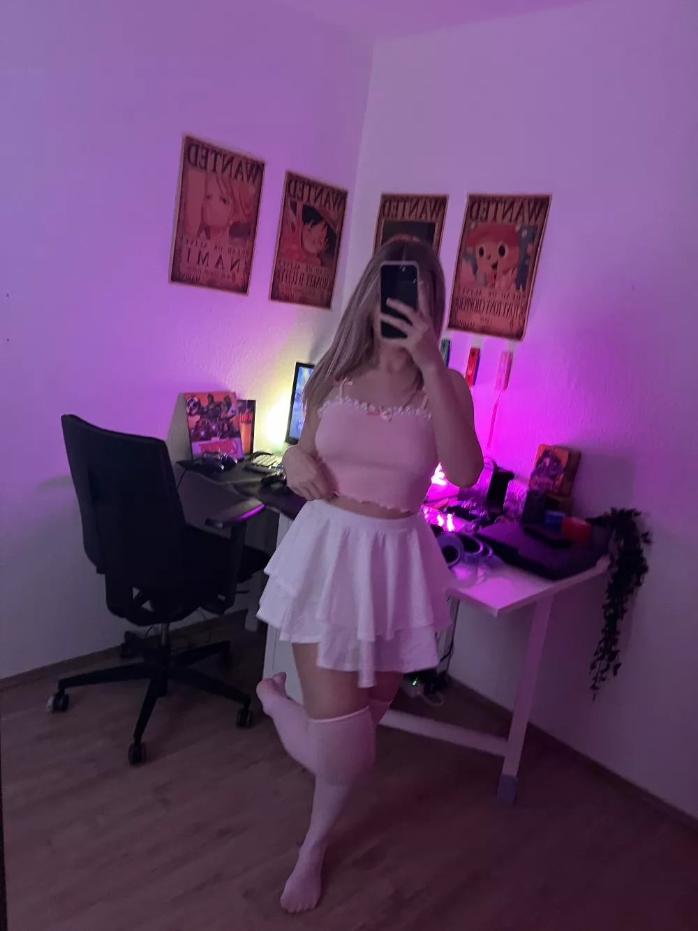 If we could play, what kind of game would it be? nudes by peachydianaa