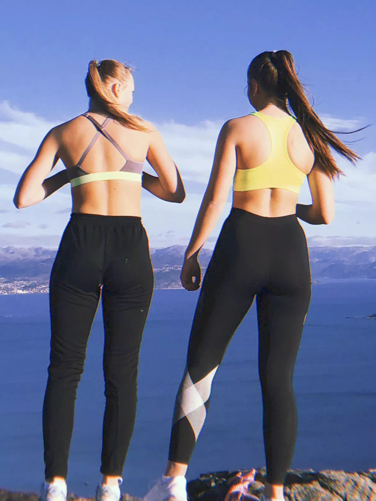 [IUTR] Can anyone feed me/talk about Norwegian girls?😍🇳🇴
